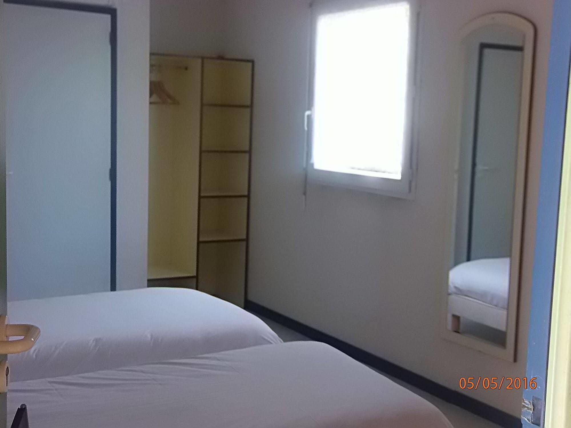 Le Saint Pierre Hotel Moncoutant Luaran gambar